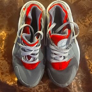 Boys Nike Sneakers size 5